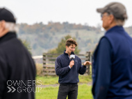 AK021025-37 - Alan King Stable Visit